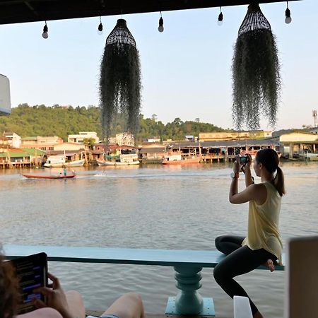 Rub Lom Chom Klong Homestay Csumphon Kültér fotó