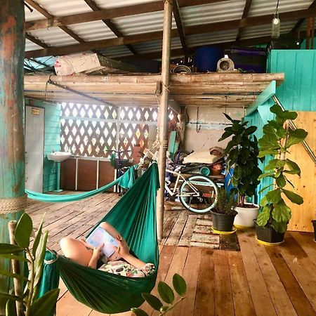 Rub Lom Chom Klong Homestay Csumphon Kültér fotó