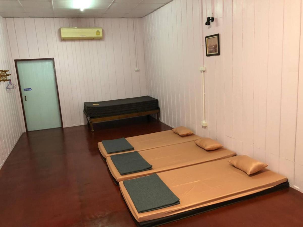 Rub Lom Chom Klong Homestay Csumphon Kültér fotó
