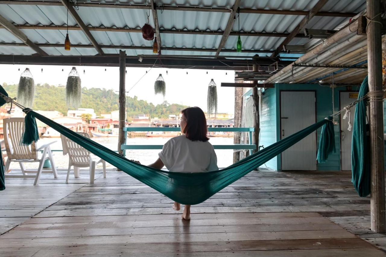 Rub Lom Chom Klong Homestay Csumphon Kültér fotó
