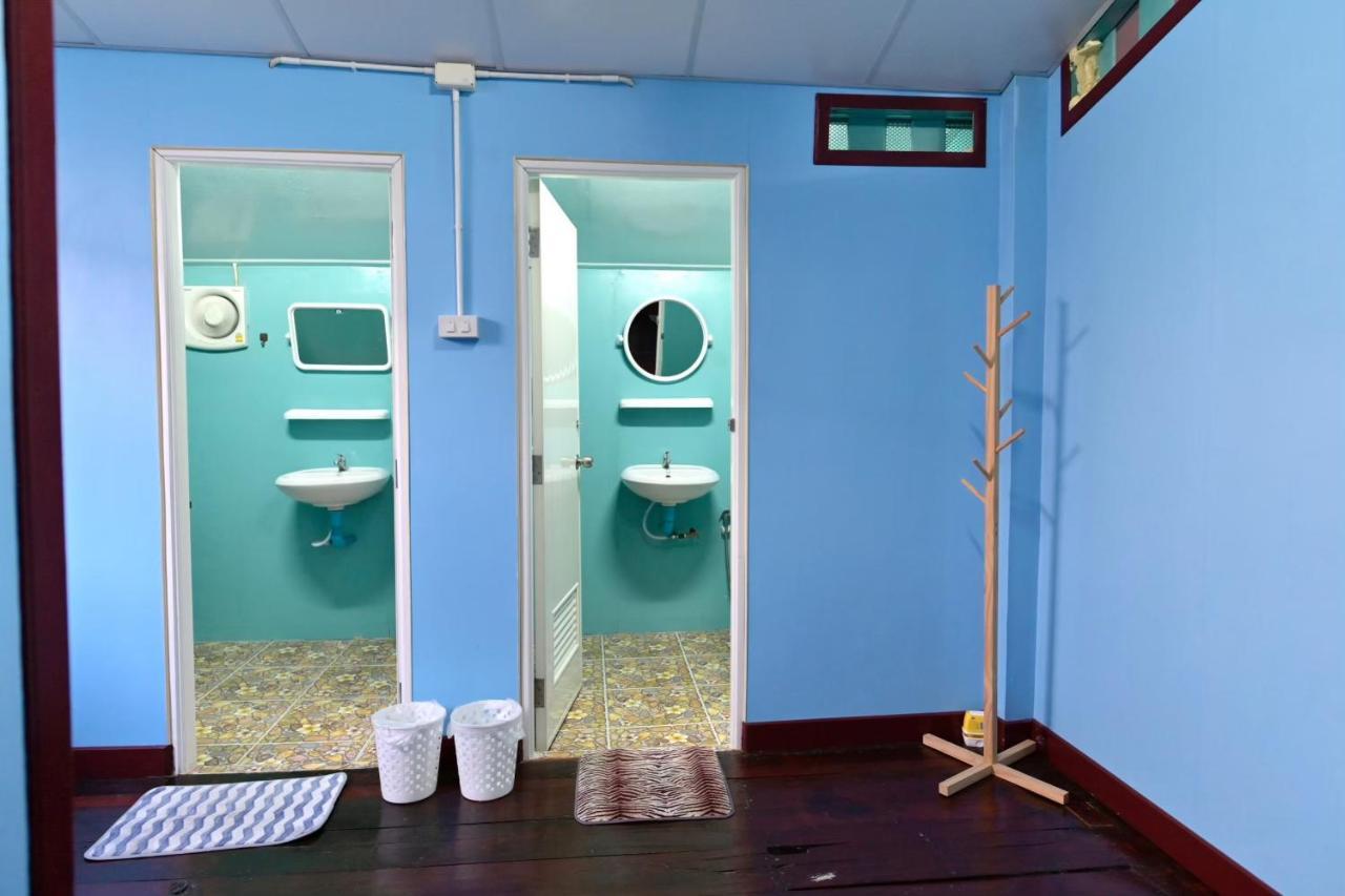 Rub Lom Chom Klong Homestay Csumphon Kültér fotó
