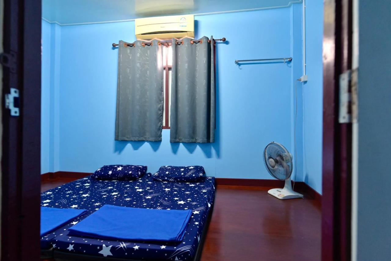 Rub Lom Chom Klong Homestay Csumphon Kültér fotó