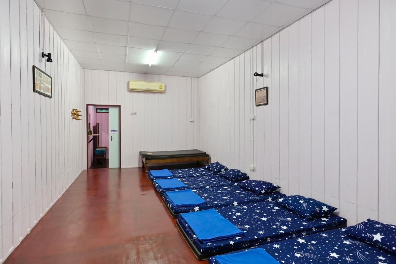 Rub Lom Chom Klong Homestay Csumphon Kültér fotó