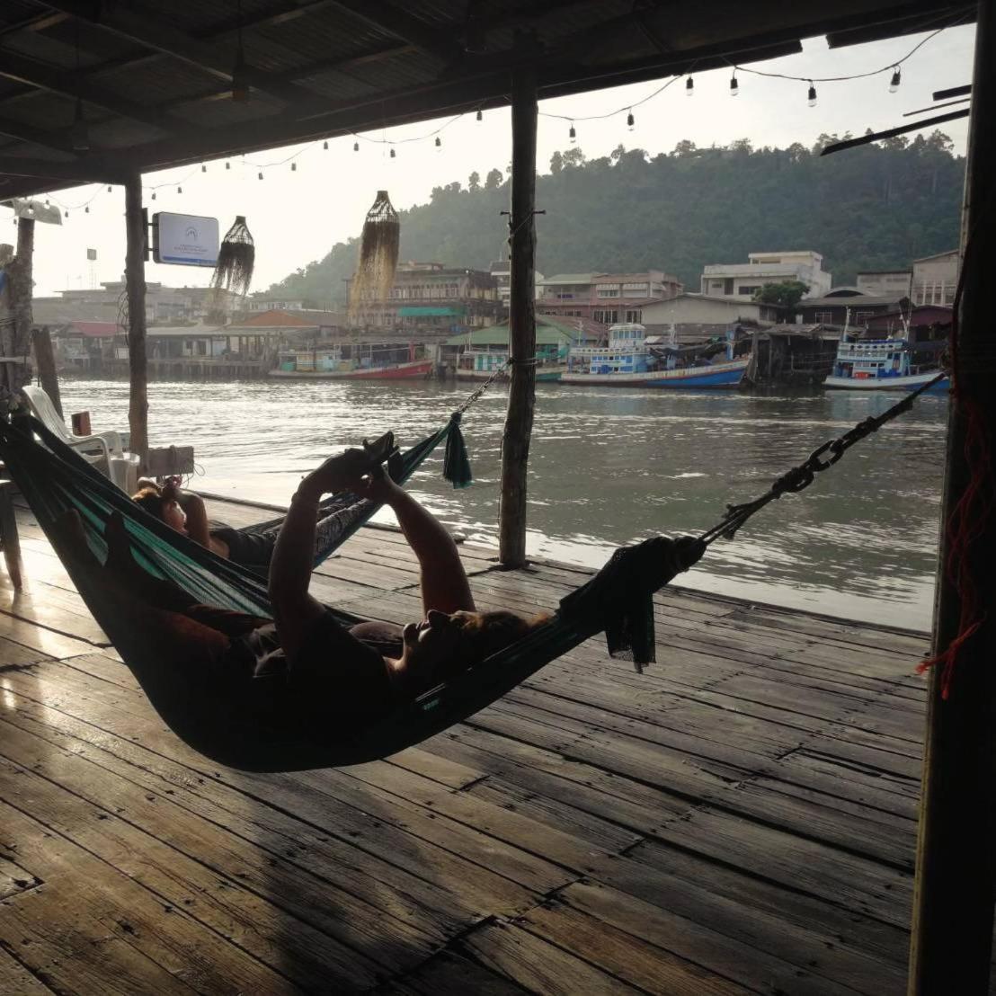 Rub Lom Chom Klong Homestay Csumphon Kültér fotó