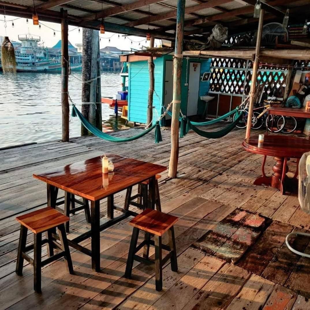 Rub Lom Chom Klong Homestay Csumphon Kültér fotó