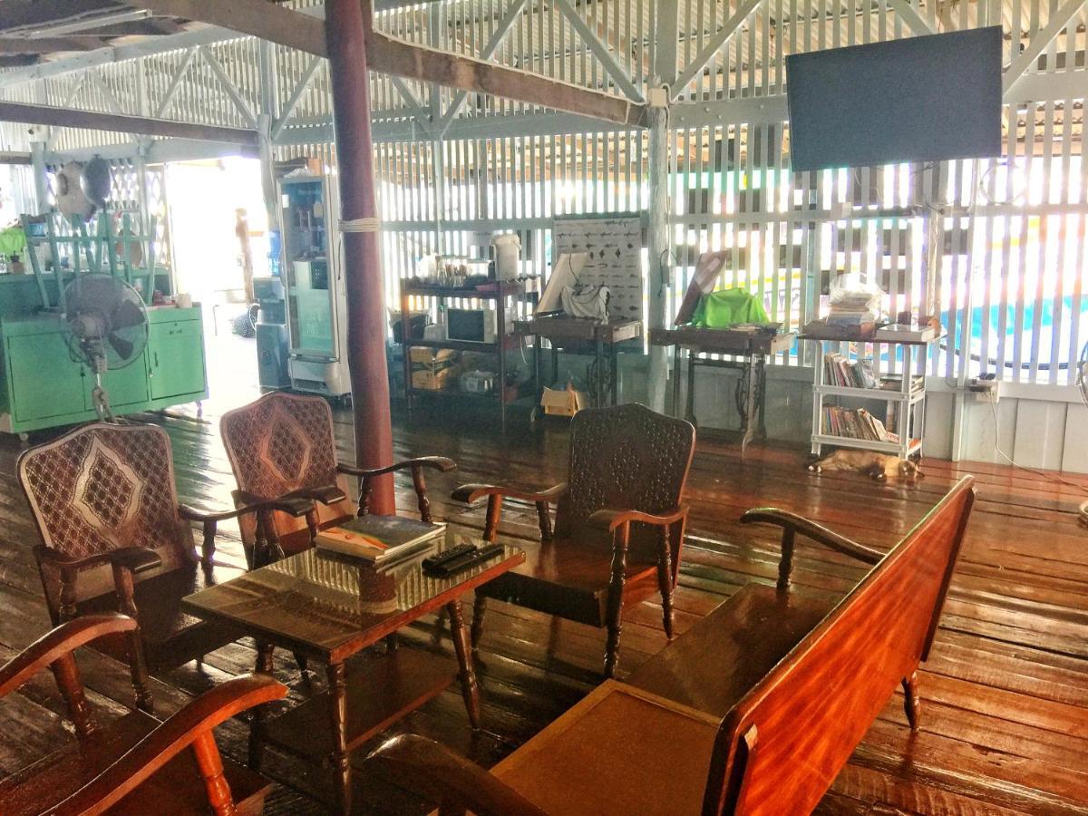 Rub Lom Chom Klong Homestay Csumphon Kültér fotó